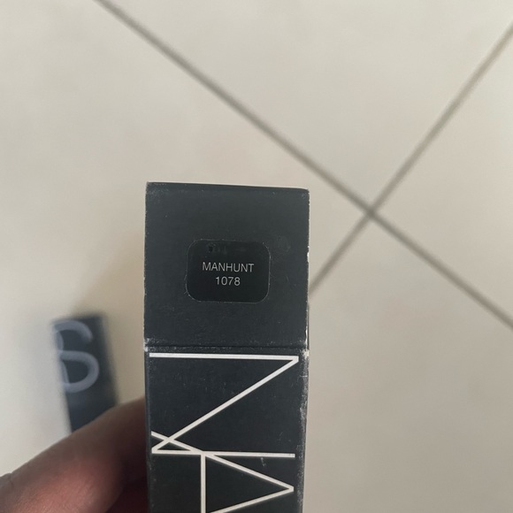 NARS lipstick shade manhunt - Picture 3 of 3